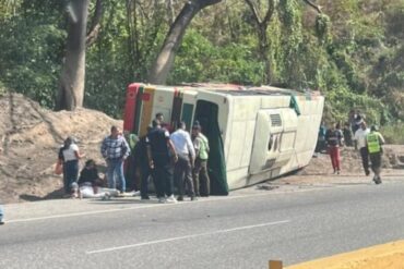 Autobús se volcó este #1Feb en la Autopista Regional del Centro: Al menos 15 personas lesionadas