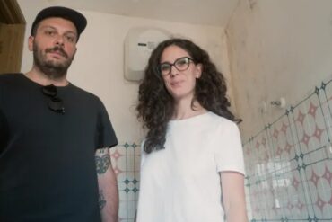 La pareja de estadounidenses que se dedica a comprar casas de un dólar en Italia