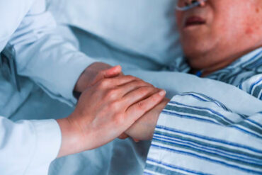 “La mirada de la muerte”: experta en cuidados paliativos contó desde su experiencia los últimos gestos de personas moribundas antes de partir