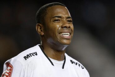 Policía de Brasil detuvo al futbolista Robinho: lo trasladaron a una prisión para cumplir condena de nueve años por violación grupal en Italia