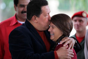 “A 11 años, aún te lloramos”: Rosinés, la hija menor de Chávez, reapareció en un acto en el Cuartel de la Montaña (+Video)