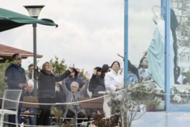 La Iglesia descarta veracidad de las “apariciones” de la Virgen que “llora sangre” en Italia