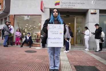 Venezolana dio por terminada huelga de hambre que mantenía en Madrid para exigir que se abriera el registro electoral