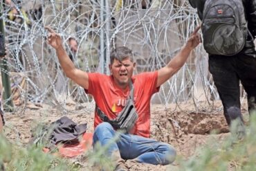 Policía fronteriza de Texas disparó lacrimógenas contra migrantes venezolanos en muro fronterizo de El Paso: al menos un lesionado (+Video)