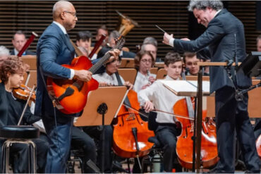 Dudamel muestra su visión «inclusiva» en Nueva York en gala que incluyó como músico al exgrandeliga Bernie Williams