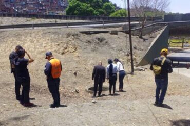 Hallaron el cadáver en avanzado estado de descomposición de una mujer en una alcantarilla en la autopista Francisco Fajardo