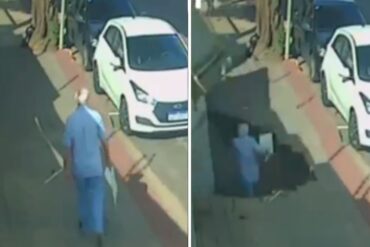 El impactante momento en el que un hombre fue tragado por un cráter mientras caminaba por una acera (+Video)