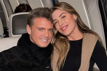 Michelle Salas publicó inédita foto junto a Luis Miguel en avión privado y tomándose un buen vino: dejaron a todos asombrados