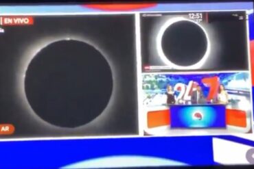 Noticiero mexicano mostró los testículos de un hombre en plena cobertura en vivo del eclipse solar (+Video)