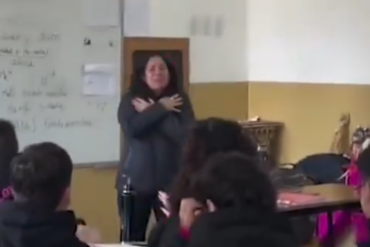 “Tu llegada fue un cambio rotundo para nuestras vidas”: maestra rompe en llanto por conmovedora carta que le escribieron sus alumnos (+Video)