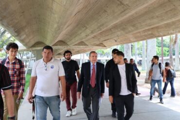 “Soy hijo de la educación pública”: Lo que dijo Edmundo González durante su visita a la UCV