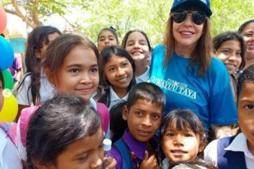“Estoy agradecida, es realmente maravilloso”: Mimí Lazo visitó a niños y niñas indígenas de la fundación de Patricia Velásquez en Zulia (+Videos)