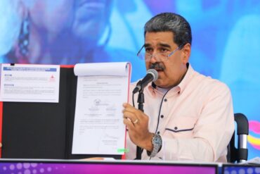 Maduro promulgó ley que obliga a privados a hacer aportes para las pensiones: “Justicia tributaria y justicia social” (+Video)