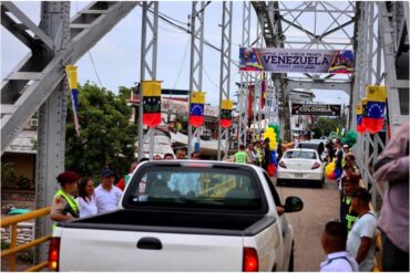 Colombia y Venezuela reabrieron el paso de vehículos por el puente internacional Unión: “Se inicia un proceso de reactivación económica” (+Video)