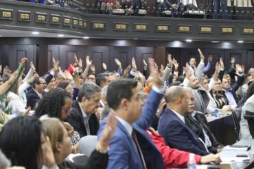 Chavismo aprobó ley para obligar a privados a hacer “contribución especial” para pensiones: “Para atender a los que fueron más golpeados”