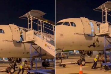 La brutal caída que sufrió el empleado de una aerolínea de Indonesia cuando retiraron la escalera de mano del avión (+Video)