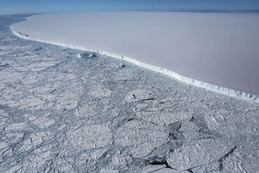 Científicos preocupados por la velocidad a la que se está derritiendo el “glaciar del fin del mundo”: los efectos en el planeta