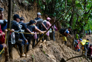 Hallan campamento clandestino que servía a migrantes irregulares en la selva del Darién: con más de 55 chozas y manejado por clan delictivo