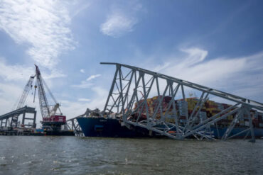 Así fue la denotación del restos del puente de Baltimore que colapsó tras choque de un buque (+Video)