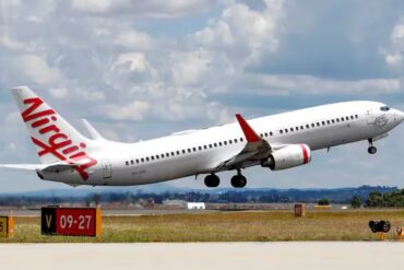 Hombre se desnudó y empezó a correr por los pasillos de un avión: el vuelo tuvo que regresar al aeropuerto (+Video)