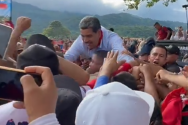 Maduro se cree Rafael Lacava y protagonizó nuevo momento vergonzoso: lo llevaron cargado entre campesinos en Lara (+Video)