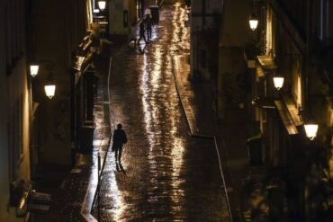 Mujer abandonó a su hija en plena carretera porque sacó malas calificaciones