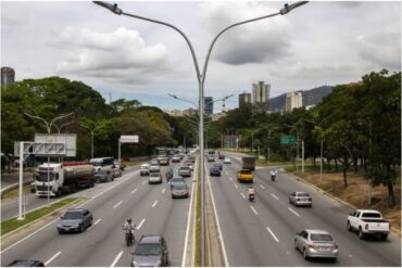 Cerrarán tramo de la autopista Gran Cacique Guaicaipuro por trabajos de rehabilitación en la pasarela de San Agustín