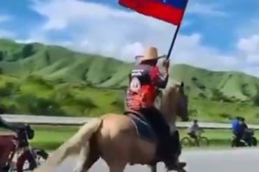 En motos, bicicletas y hasta en caballos protestaron en autopista Guacara – Maracay tras resultado electoral (+Video)