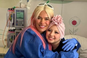 La sorpresa que le dio Karol G a niña venezolana con cáncer hospitalizada en España