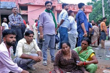 Más de 100 personas murieron en la India durante estampida en una celebración religiosa (+Videos)