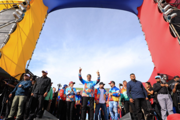 Campaña desesperada: Maduro exige asfaltado, distribución de agua y estabilización de la electricidad en un municipio de Zulia (+Video)