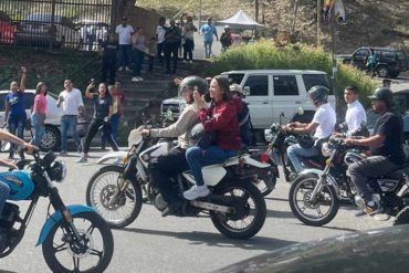 María Corina Machado recorrió en moto los centros de Caricuao en la jornada del #28Jul (+Video)