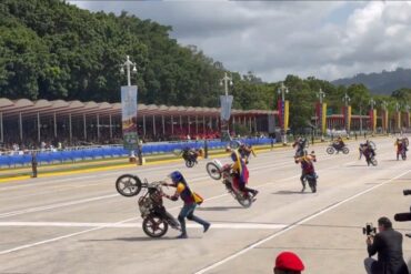 “Basta de tanta payasada”: Critican la incorporación de motopiruetas en el desfile del Día de la Independencia (+Video)
