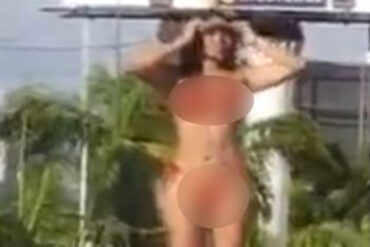 Mujer causa polémica en Ecuador al posar semidesnuda sobre tanqueta militar (+Video)