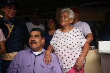 En plena campaña: Maduro se apareció en Cumanacoa una semana después de la emergencia causada por las lluvias (+Video)