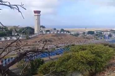 Ciudadanos protestaron cerca del aeropuerto de Maiquetía (+Videos)