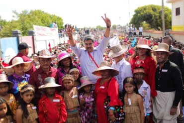 Haciendo campaña: Maduro se acordó de que La Guajira existe y prometió que habrá agua, hospital remodelado y asfaltado (+Video)