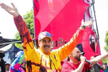 Maduro dice que pastores cristianos le hicieron una profecía para 2024: “Vienen siete años de prosperidad, crecimiento y felicidad” (+Video)