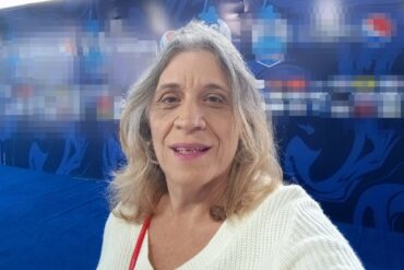 Periodista Carmela Longo regresó a sus redes tras detención y acusación de terrorismo: “Mi hijo y yo estamos sanos”