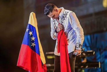 Silvestre Dangond pide por la libertad de Venezuela en pleno concierto en Chile (+Video)