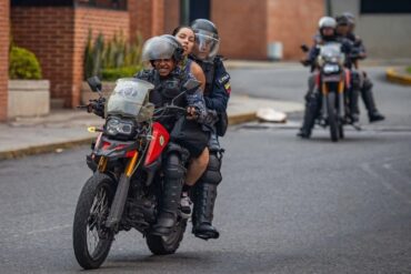 Sin abogados privados, audiencias telemáticas e imputados por el mismo delito: así tratan a los detenidos en las protestas