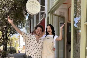 Novia venezolana de Luisito Comunica denunció que socia intenta quitarle su cafetería japonesa: “Parece que me quiere robar mi negocio y mi dinero” (+Video)