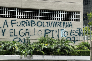 La “furia bolivariana” llegó a Miami: desconocidos pintaron un edificio en Brickell con mensajes alusivos al chavismo La “furia bolivariana” llegó a Miami: desconocidos pintaron un edificio en Brickell con mensajes alusivos al chavismo