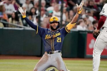 El beisbolista venezolano Jackson Chourio se convierte en el jugador más joven en conseguir una temporada 20-20 en la MLB