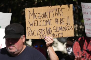 AP: Migrantes venezolanas embarazadas luchan por sobrevivir en las calles de Colorado