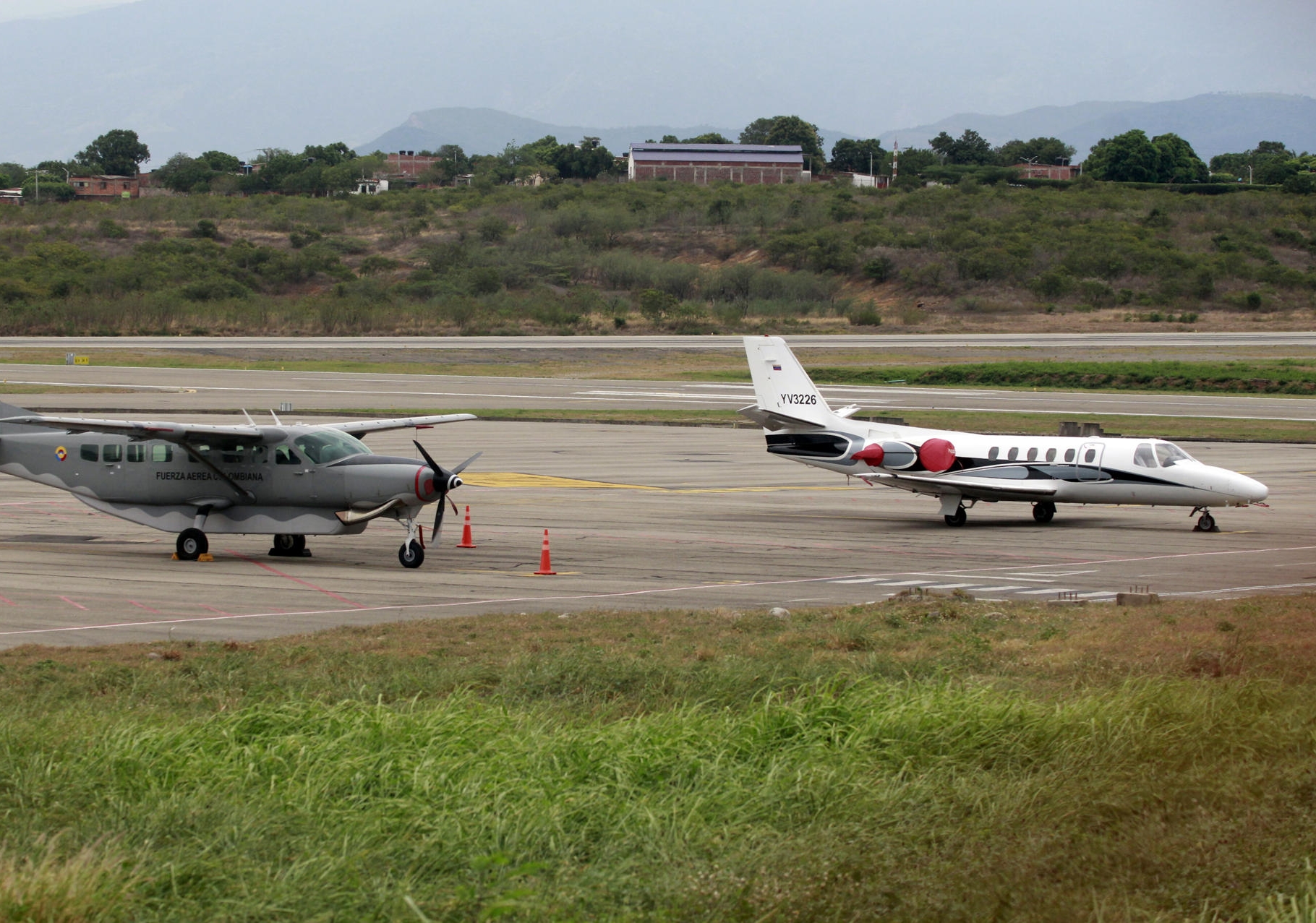 Aterriza de emergencia un avión oficial venezolano en Cúcuta: dos militares armados entre los pasajeros