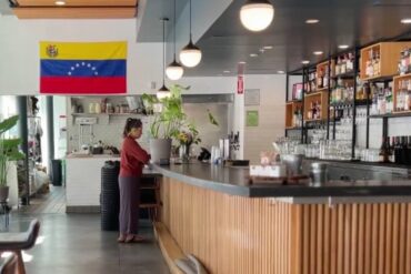 Obligaron a restaurante venezolano a retirar la bandera de su fachada en San Francisco: “Es injusto, es lo que nos representa” (+Video)