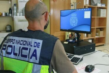 Cae en España grupo criminal que estafaba con la venta de citas falsas y trámites de extranjerías: cobraban entre 55 y 100 dólares