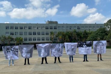 La singular protesta con la que exigieron la liberación de los ucevistas detenidos tras las elecciones presidenciales (+Fotos +Videos)