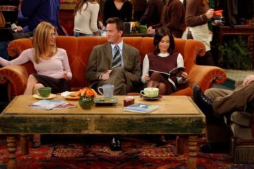 El emblemático sofá de “Friends” fue subastado por casi 29 mil dólares: también vendieron otros tesoros de la serie